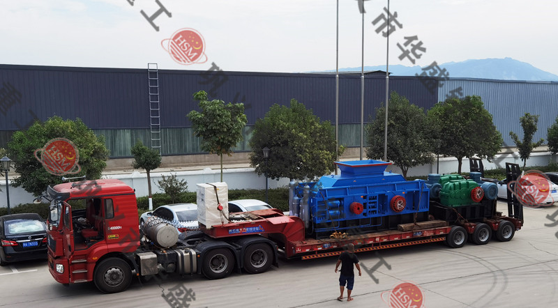 1810型全液壓對輥制砂機發往重慶